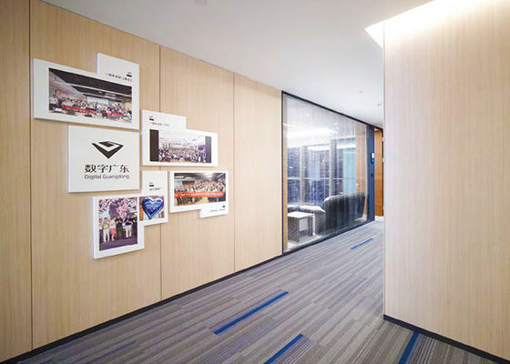 บอร์ดผนังแยกแบบแข็งแกร่งที่มีประตูเมลาไมน์ ประตูเหล็ก